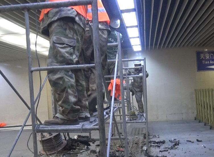 地鐵車站蜜桃视频无码区在线观看