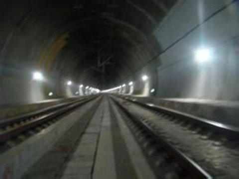 鄭州至西安鐵路函穀關隧道防水蜜桃视频无码区在线观看亚洲精品蜜桃视频案例