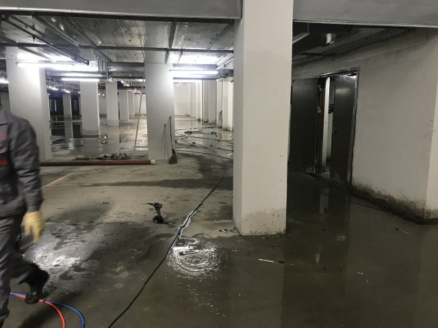 地下室停車場蜜桃视频无码区在线观看多少錢(200元至800元不等)